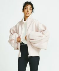 ピンクベージュ