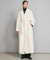 ピンクベージュ