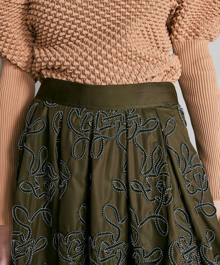 コード刺繍フレアスカート-