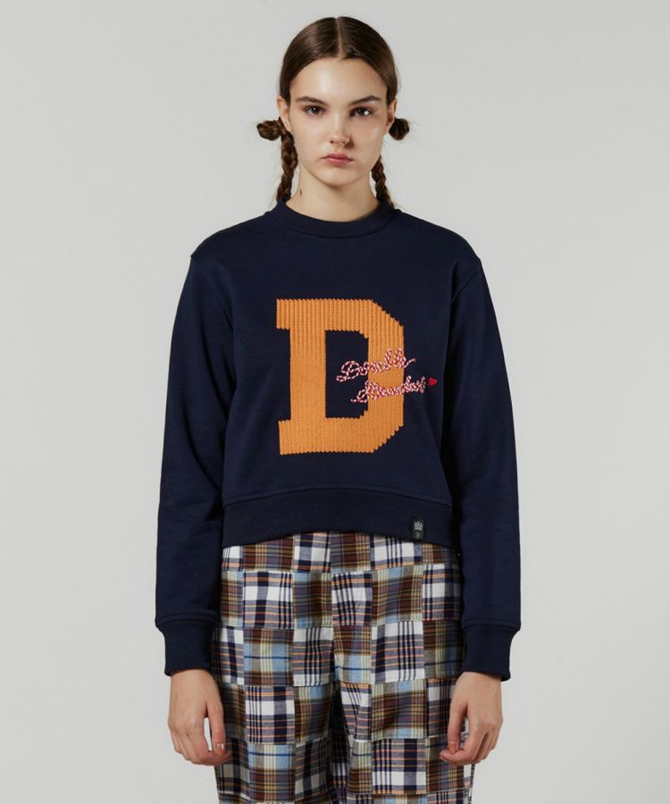 【人気沸騰】 Dロゴ刺繍裏毛プルオーバー / DSC TOPS ダブル | STORE Night トップス