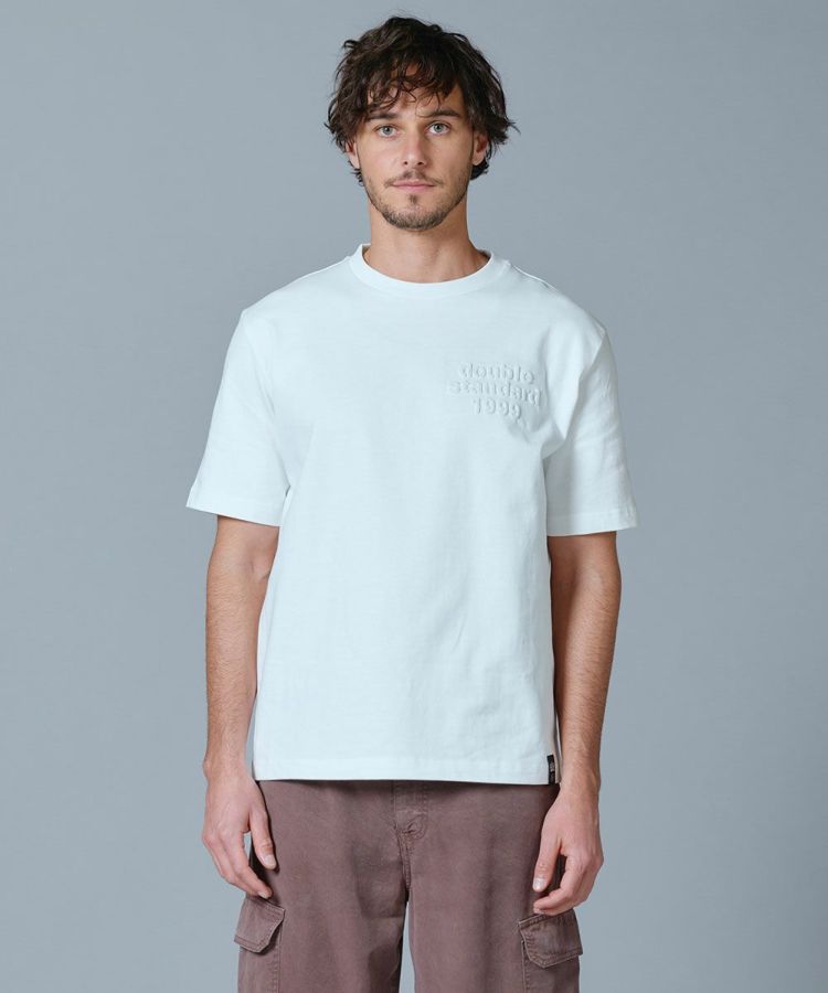 D/him エンボスロゴ天竺Tシャツ TOPS Night STORE | ダブル