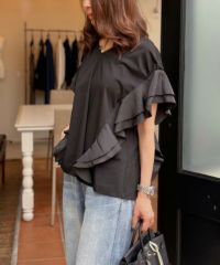 AKKO×Sov./ Vフロントラッフルプルオーバー(WEB限定) TOPS Night