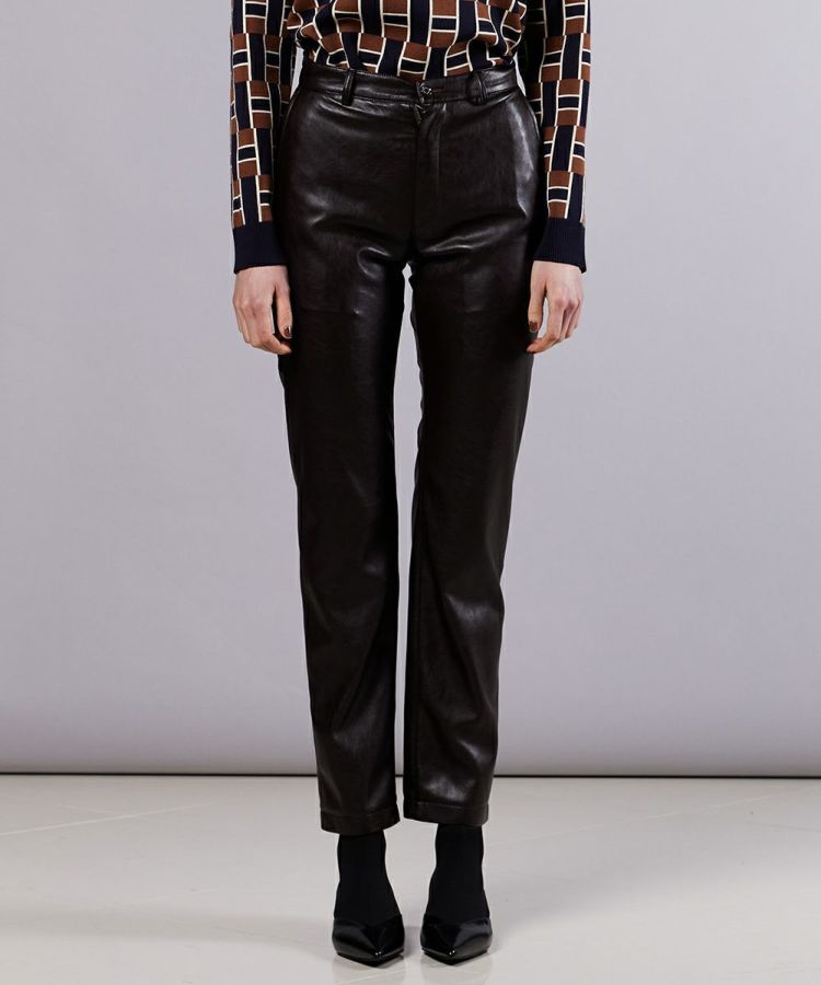 ダークブラウン