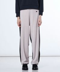 ベージュ×ブラック