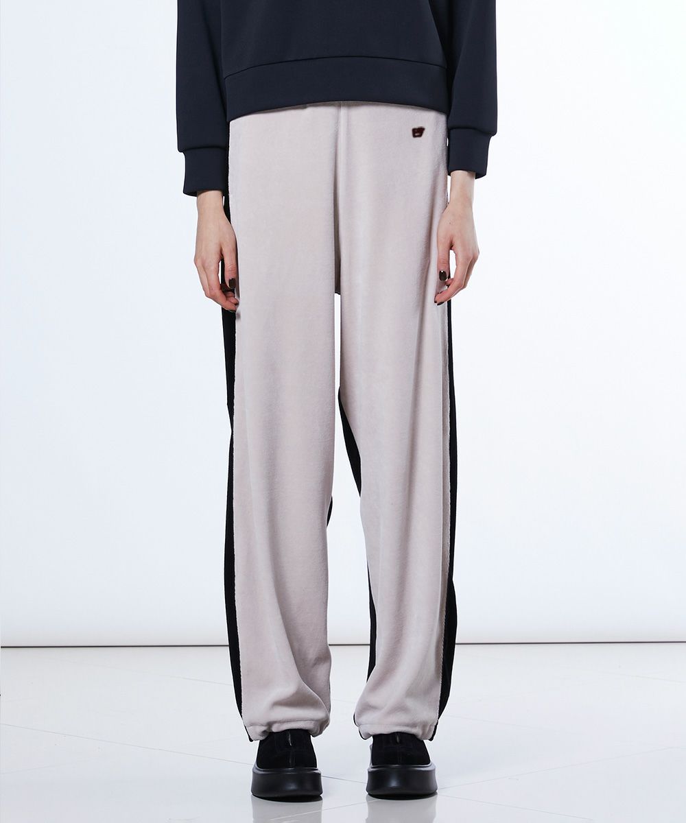 ベージュ×ブラック