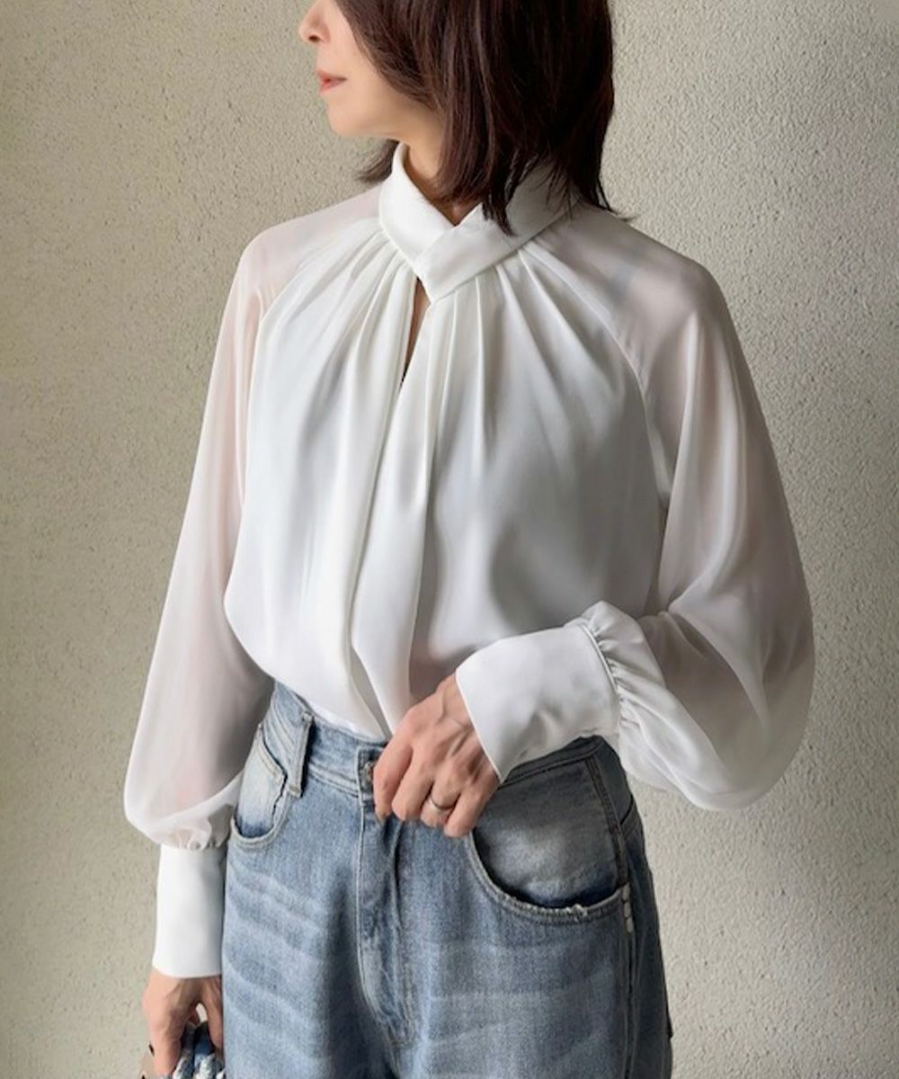 AKKO×Sov./ クロスネックマットサテン シフォンブラウス(WEB限定) TOPS