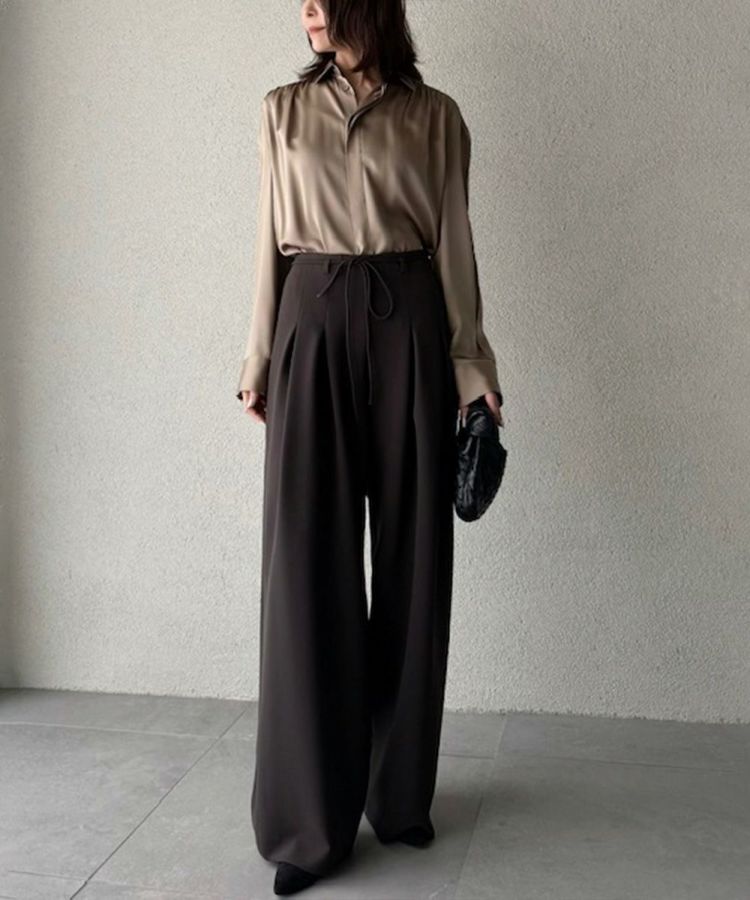 ダークブラウン