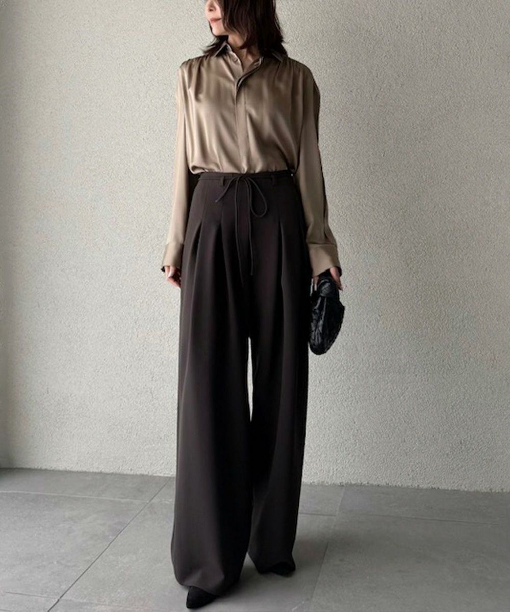 ダークブラウン