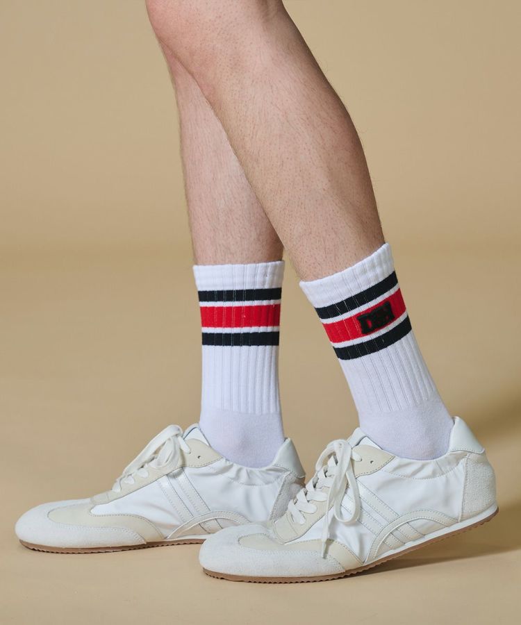 オフ×レッド×ネイビー