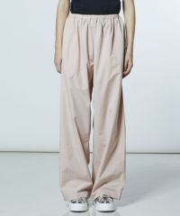 ピンクベージュ